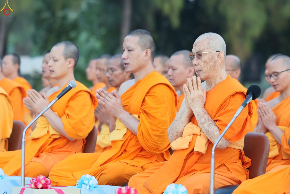 ภาพ No.292353:วันที่ 11 มกราคม พ.ศ. 2569 พิธีตักบาตรพระธรรมยาตรา ณ อนุสรณ์สถานคลองบางนางแท่น อ.สามพราน จ.นครปฐม ในโครงการธรรมยาตรา กตัญญูบูชา มหาปูชนียาจารย์ พระมงคลเทพมุนี(สด จนฺทสโร) พระผู้ปราบมาร อนุสรณ์สถาน 7 แห่ง ปีที่ 14