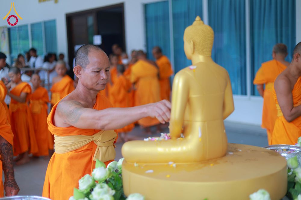 ภาพ No.321916:วันที่ 12 เมษายน พ.ศ.2569 ตักบาตรสงกรานต์ฉลองสามเณรใหม่  ณ ศูนย์ปฏิบัติธรรมระยอง(บ้านช่องลม)