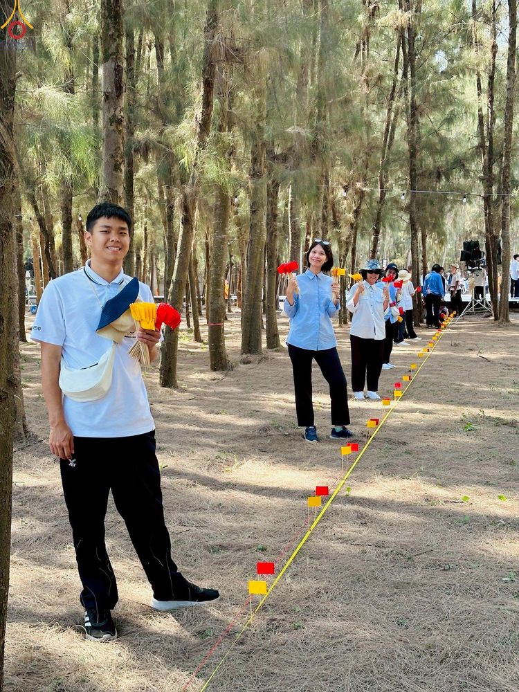 ภาพ No.300539:ภาพเบื้องหลังอาสาสมัครรวมใจ ชุดที่ 3 ในโครงการธรรมยาตรา กตัญญูบูชา มหาปูชนียาจารย์ พระมงคลเทพมุนี(สด จนฺทสโร) พระผู้ปราบมาร อนุสรณ์สถาน 7 แห่ง ปีที่ 14