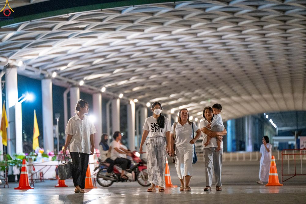 ภาพ No.280276:วันที่ 31 ธันวาคม พ.ศ.2568 -วันที่ 1 มกราคม พ.ศ.2569 พิธีฉลองชัยสวดมนต์บทธัมมจักกับปปวัตนสูตร ครบ 8,000,000,000 จบ , พิธีสวดมนต์ข้ามปี ณ วัดพระธรรมกาย