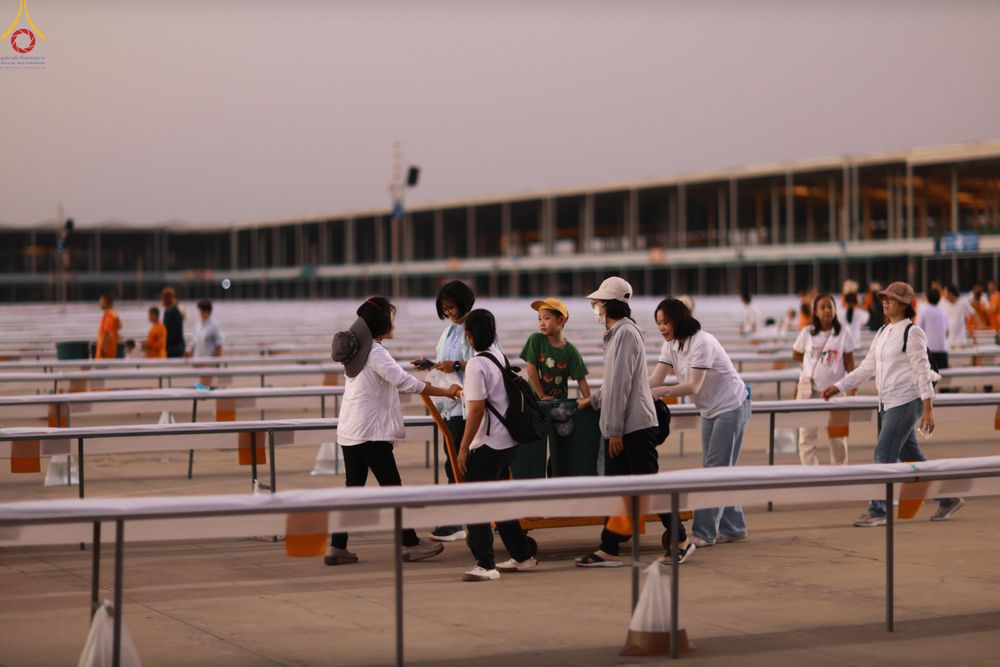 ภาพ No.320474:วันที่ 9 เมษายน พ.ศ.2569 การเตรียมงาน มัดถุงน้ำ ถ่วงขาโต๊ะไทยธรรม เพื่องานถวายมหาสังฆทาน 40,000 กว่าวัดทั่วประเทศ วันคุ้มครองโลก 22 เมษายน พ.ศ.2569 วัดพระธรรมกาย