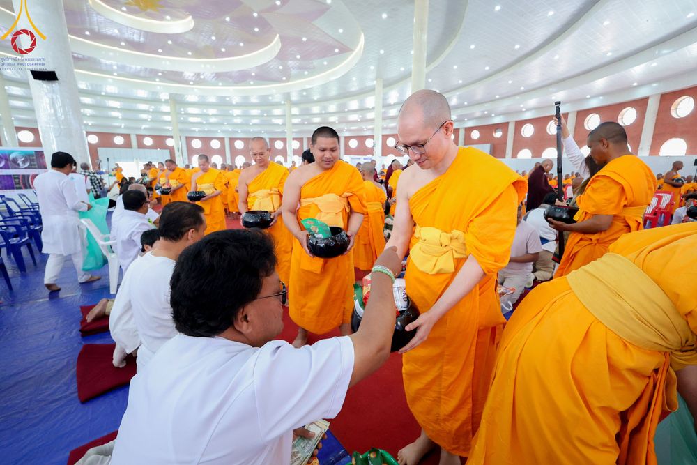 ภาพ No.314248:วันอังคารที่ 17 มีนาคม พ.ศ. 2569 พิธีตักบาตรฉลองสามเณรใหม่ 500 รูป  ณ มณฑลพิธีลุมพินี ประเทศเนปาล