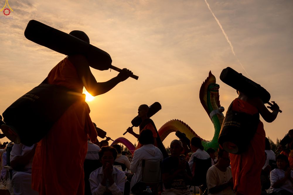 ภาพ No.299516:วันที่ 18 มกราคม พ.ศ. 2569 พิธีต้อนรับพระธรรมยาตรา (ภาพชุดที่ 2) ณ อนุสรณ์สถานลำดับที่ 5  สถานที่เผยแผ่วิชชาธรรมกายครั้งแรก อนุสรณ์สถานบางปลา วัดบางปลา อำเภอบางเลน จังหวัดนครปฐม ในโครงการธรรมยาตรา กตัญญูบูชา มหาปูชนียาจารย์ พระมงคลเทพมุนี(สด จนฺทสโร) พระ