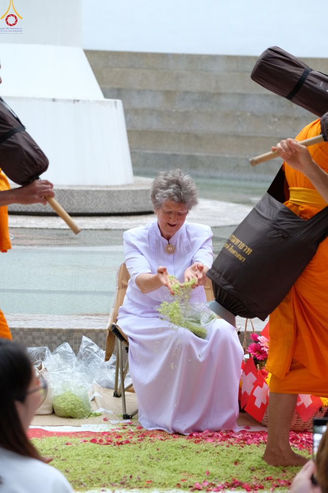 ภาพ No.287911:วันที่ 3 มกราคม พ.ศ. 2569 พิธีต้อนรับพระธรรมยาตรา ครั้งที่ 2 (ภาพชุดที่ 2) ในโครงการธรรมยาตรา กตัญญูบูชา มหาปูชนียาจารย์ พระมงคลเทพมุนี(สด จนฺทสโร) พระผู้ปราบมาร อนุสรณ์สถาน 7 แห่ง ปีที่ 14 ณ อนุสรณ์สถานมหาวิหารพระมงคลเทพมุนี (โลตัสแลนด์) อ.สองพี่น้อง จ.