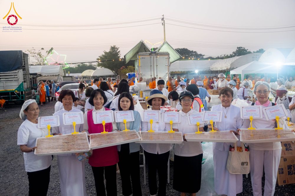 ภาพ No.296654:วันที่ 18 มกราคม พ.ศ. 2569 พิธีถวายภัตตาหารเป็นสังฆทาน แด่พระธรรมยาตรา ณ วัดโบสถ์บน ต.บางคูเวียง จ.นนทบุรี อนุสรณ์สถานลำดับที่ 4 สถานที่เกิดด้วยกายธรรม ในโครงการธรรมยาตรา กตัญญูบูชา มหาปูชนียาจารย์ พระมงคลเทพมุนี(สด จนฺทสโร) พระผู้ปราบมาร อนุสรณ์สถาน 7 แ