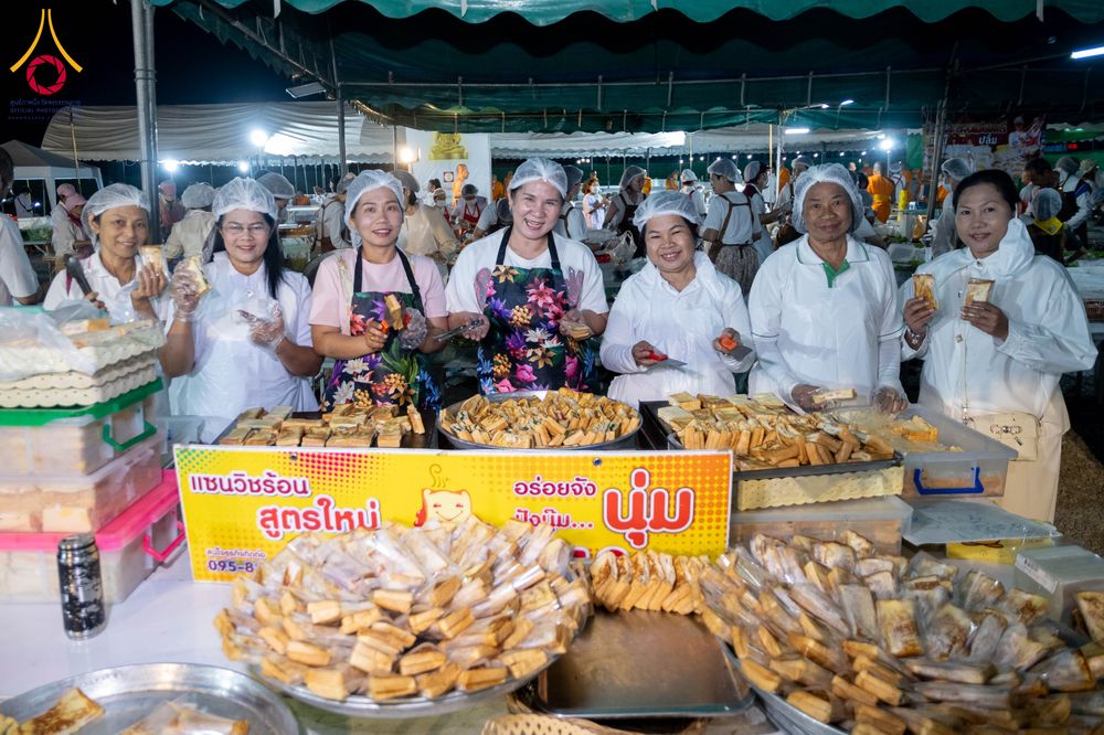 ภาพ No.300953:วันที่ 23 มกราคม พ.ศ. 2569 พิธีถวายภัตตาหารเป็นสังฆทาน แด่พระธรรมยาตรา ณ อนุสรณ์สถานบางปลา วัดบางปลา อำเภอบางเลน จังหวัดนครปฐม ในโครงการธรรมยาตรา กตัญญูบูชา มหาปูชนียาจารย์ พระมงคลเทพมุนี(สด จนฺทสโร) พระผู้ปราบมาร อนุสรณ์สถาน 7 แห่ง ปีที่ 14