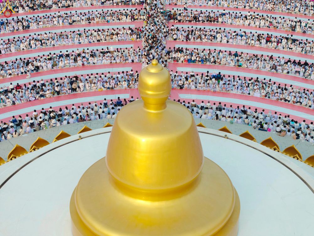 ภาพ No.302559:วันที่ 24 มกราคม พ.ศ. 2569 พิธีตักบาตรพระธรรมยาตรา ณ อนุสรณ์สถานลำดับที่ 5 สถานที่เผยแผ่วิชชาธรรมกายครั้งแรก อนุสรณ์สถานบางปลา วัดบางปลา อำเภอบางเลน จังหวัดนครปฐม ในโครงการธรรมยาตรา กตัญญูบูชา มหาปูชนียาจารย์ พระมงคลเทพมุนี(สด จนฺทสโร) พระผู้ปราบมาร อนุส