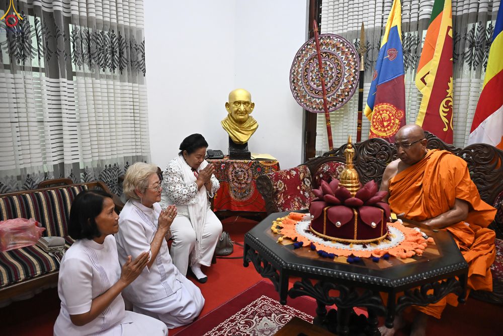 ภาพ No.278794:วันที่ 30 ตุลาคม 2568 กฐินสมทบวัดต่างประเทศ โดยคณะศิษยานุศิษย์ บูชาธรรม 81 ปี หลวงพ่อธัมมชโย ณ วัดศรีธรรมานันทะ บาลังโกด้า ประเทศศรีลังกา วัดสังฆราช อมรปุระนิกาย สมเด็จไมตรี มูรตี