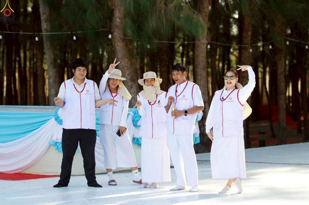 ภาพ No.300562:ภาพเบื้องหลังอาสาสมัครรวมใจ ชุดที่ 3 ในโครงการธรรมยาตรา กตัญญูบูชา มหาปูชนียาจารย์ พระมงคลเทพมุนี(สด จนฺทสโร) พระผู้ปราบมาร อนุสรณ์สถาน 7 แห่ง ปีที่ 14