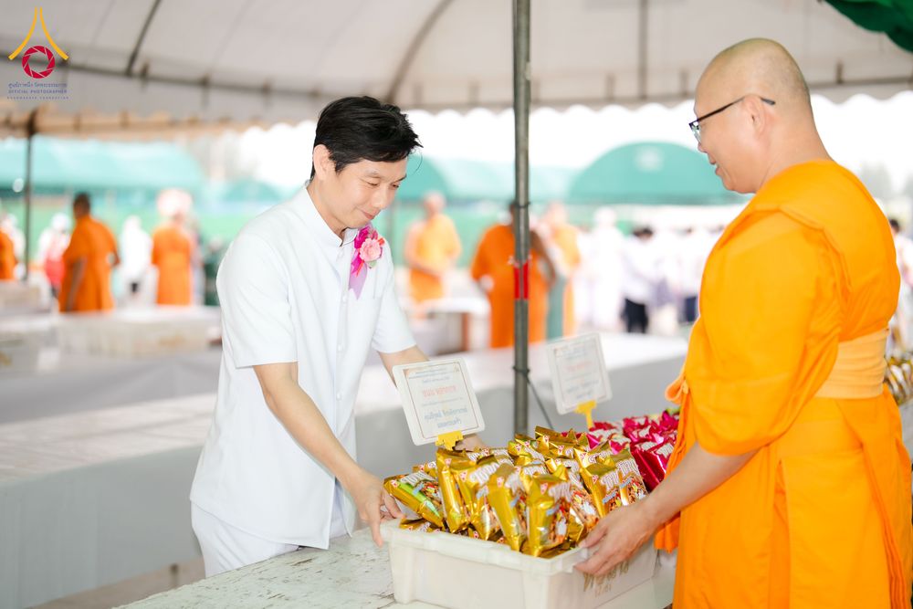 ภาพ No.299215:วันที่ 21 มกราคม พ.ศ. 2569 พิธีถวายภัตตาหารเป็นสังฆทาน แด่พระธรรมยาตรา ณ อนุสรณ์สถานบางปลา วัดบางปลา อำเภอบางเลน จังหวัดนครปฐม ในโครงการธรรมยาตรา กตัญญูบูชา มหาปูชนียาจารย์ พระมงคลเทพมุนี(สด จนฺทสโร) พระผู้ปราบมาร อนุสรณ์สถาน 7 แห่ง ปีที่ 14