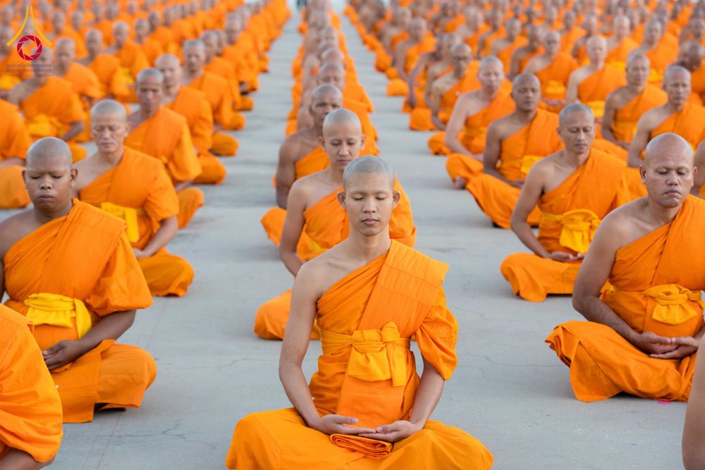 ภาพ No.285188:วันจันทร์ที่ 15 ธันวาคม พ.ศ.2568  บันทึกภาพหมู่ประวัติศาสตร์ โครงการบรรพชาอุปสมบทหมู่  รุ่นบูชาธรรมมหาปูชนียาจารย์ ประจำปี 2568 ณ ลานธรรมมหาธรรมกายเจดีย์ วัดพระธรรมกาย