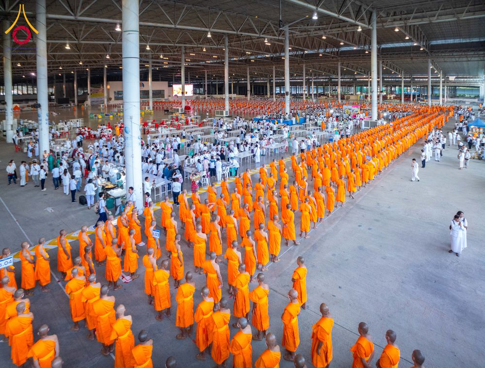 ภาพ No.279177:วันที่ 2 มกราคม พ.ศ.2569 พิธีถวายภัตตาหารเป็นสังฆทาน แด่พระธรรมยาตรา ณ วัดพระธรรมกาย ปทุมธานี ในโครงการธรรมยาตรา กตัญญูบูชา มหาปูชนียาจารย์ พระมงคลเทพมุนี(สด จนฺทสโร) พระผู้ปราบมาร อนุสรณ์สถาน 7 แห่ง ปีที่ 14