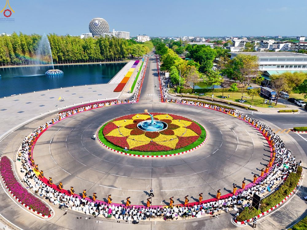 ภาพ No.304770:วันที่ 25 มกราคม พ.ศ. 2569 พิธีต้อนรับพระธรรมยาตรา (ภาพชุดที่ 2) รร.สามัคคีราษฏร์บำรุง-วัดพระธรรมกาย ในโครงการธรรมยาตรา กตัญญูบูชา มหาปูชนียาจารย์ พระมงคลเทพมุนี(สด จนฺทสโร) พระผู้ปราบมาร อนุสรณ์สถาน 7 แห่ง ปีที่ 14