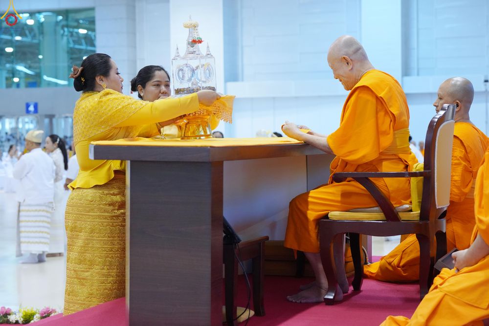 ภาพ No.327778:วันที่ 3 พฤษภาคม พ.ศ.2569 พิธีรับมอบพระบรมสารีริกธาตุ จากสาธารณรัฐแห่งสหภาพเมียนมา ณ ห้องแก้วสารพัดนึก วัดพระธรรมกาย