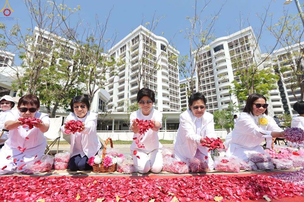 ภาพ No.304015:วันที่ 25 มกราคม พ.ศ. 2569 พิธีต้อนรับพระธรรมยาตรา  รร.สามัคคีราษฏร์บำรุง-วัดพระธรรมกาย ในโครงการธรรมยาตรา กตัญญูบูชา มหาปูชนียาจารย์ พระมงคลเทพมุนี(สด จนฺทสโร) พระผู้ปราบมาร อนุสรณ์สถาน 7 แห่ง ปีที่ 14