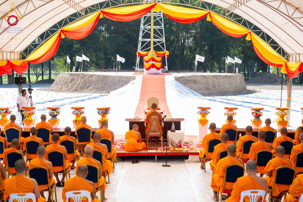 ภาพ No.285756:วันพุธที่ 10 ธันวาคม พ.ศ.2568  พิธีตอกเสาเข็มมงคลต้นสุดท้าย รองรับองค์พระเจดีย์เพื่อสร้างสันติภาพโลก ณ ศูนย์ปฏิบัติธรรมและศูนย์อบรมเยาวชน ชัยนาท