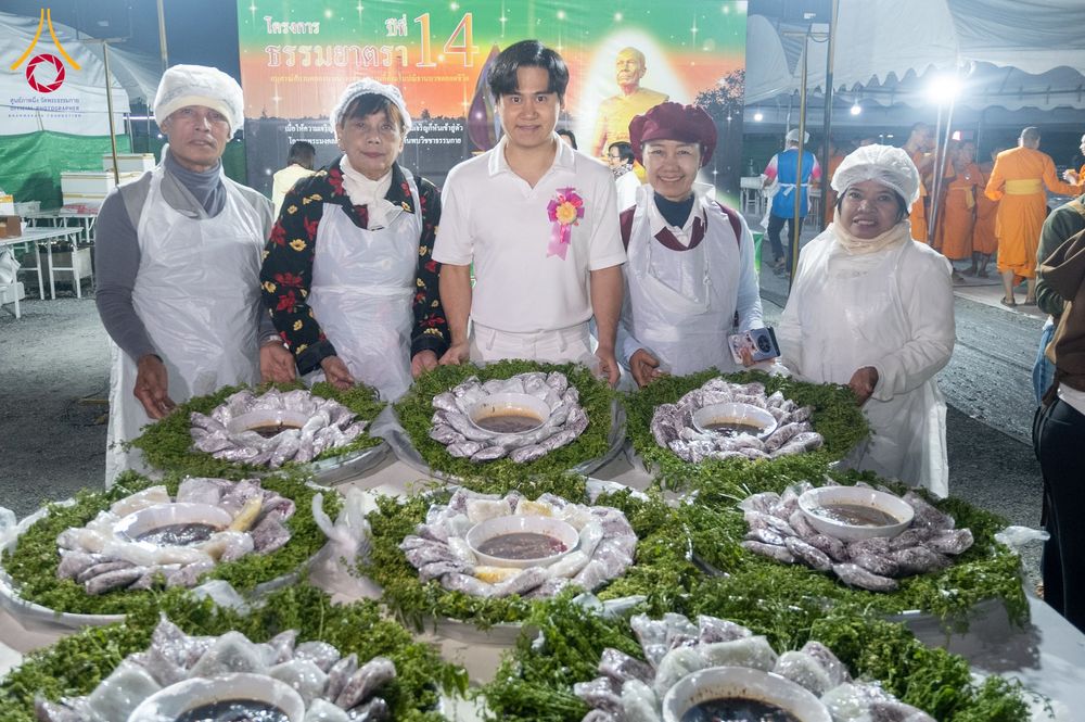 ภาพ No.291294:วันที่ 10 มกราคม พ.ศ. 2569 พิธีถวายภัตตาหารเป็นสังฆทาน แด่พระธรรมยาตรา ณ อนุสรณ์สถานคลองบางนางแท่น อ.สามพราน จ.นครปฐม ในโครงการธรรมยาตรา กตัญญูบูชา มหาปูชนียาจารย์ พระมงคลเทพมุนี(สด จนฺทสโร) พระผู้ปราบมาร อนุสรณ์สถาน 7 แห่ง ปีที่ 14