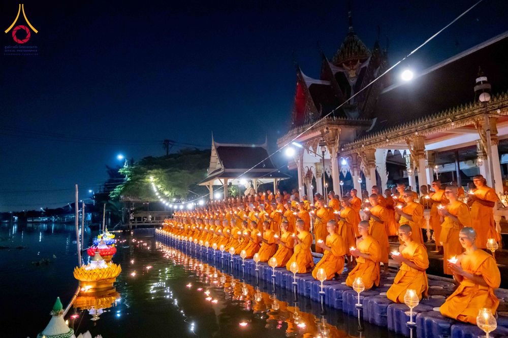 ภาพ No.297462:วันที่ 16 มกราคม พ.ศ. 2569 พิธีลอยประทีปธรรมถวายเป็นพุทธบูชา และบูชาธรรมมหาปูชนียาจารย์  ณ วัดโบสถ์บน ต.บางคูเวียง จ.นนทบุรี อนุสรณ์สถานลำดับที่ 4 สถานที่เกิดด้วยกายธรรม ในโครงการธรรมยาตรา กตัญญูบูชา มหาปูชนียาจารย์ พระมงคลเทพมุนี(สด จนฺทสโร) พระผู้ปราบม