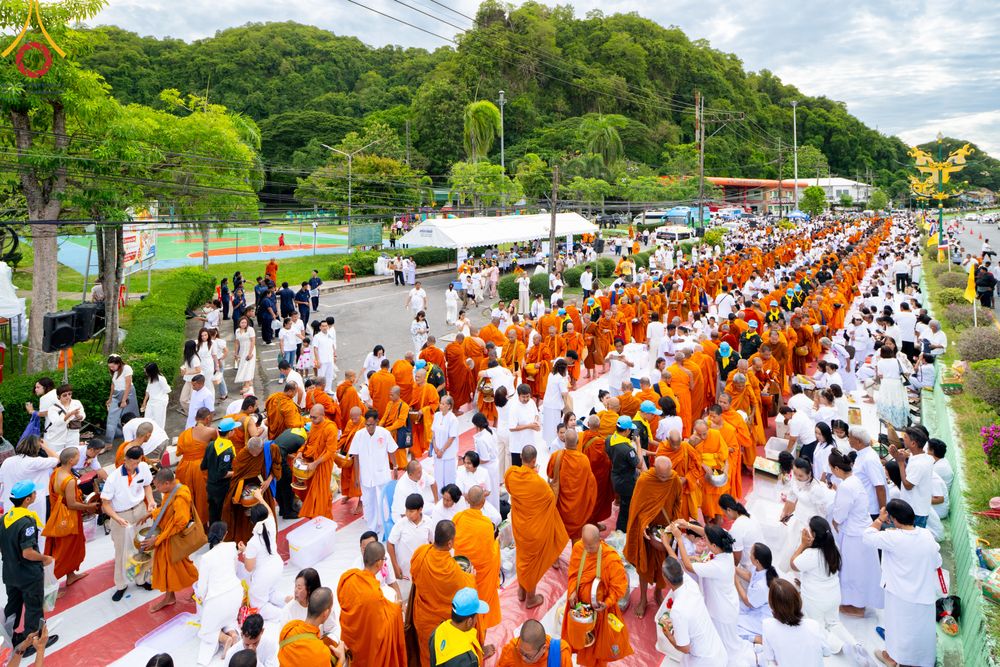 ภาพ No.341191:วันที่ 27 กรกฎาคม พ.ศ. 2569 พิธีตักบาตรพระ 1,000 รูป เมืองพัทลุง  ณ ถนนราเมศวร์ อ.เมือง จ.พัทลุง