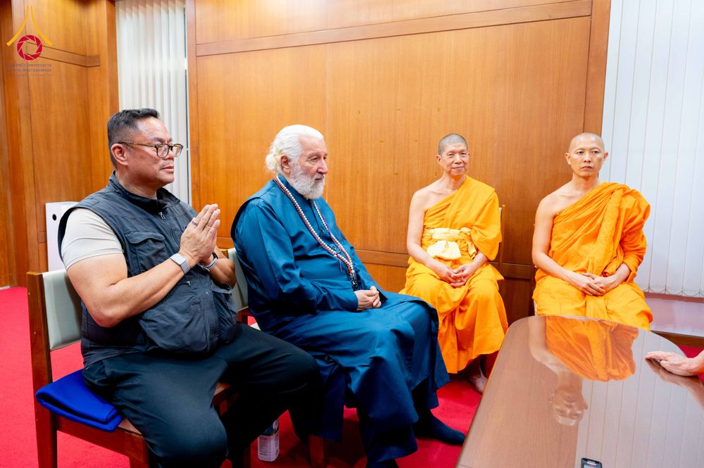 ภาพ No.313146:วันที่ 4 มีนาคม พ.ศ. 2559 หลวงพ่อทัตตชีโว รองเจ้าอาวาสวัดพระธรรมกาย ได้เมตตาถวายการต้อนรับปฏิสันถารพระอาคันตุกะจาก 19 ประเทศ ที่เดินทางมาร่วมงานวันมาฆบูชา ณ วัดพระธรรมกาย