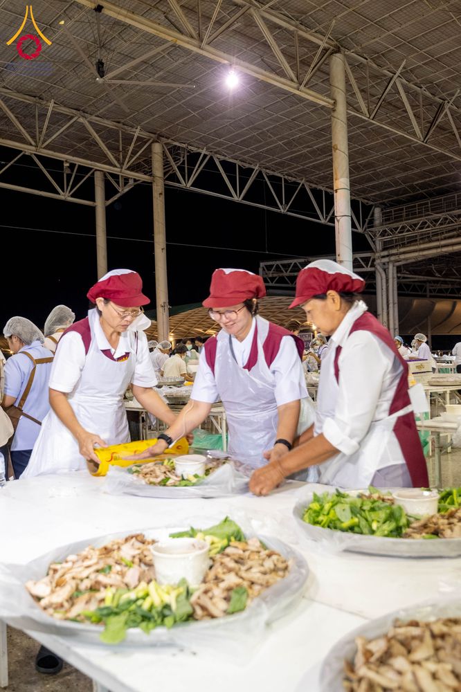 ภาพ No.305480:วันที่ 29 มกราคม พ.ศ. 2569 พิธีถวายภัตตาหารเป็นสังฆทาน แด่พระธรรมยาตรา ณ วัดพระธรรมกาย  จังหวัดปทุมธานี ในโครงการธรรมยาตรา กตัญญูบูชา มหาปูชนียาจารย์ พระมงคลเทพมุนี(สด จนฺทสโร) พระผู้ปราบมาร อนุสรณ์สถาน 7 แห่ง ปีที่ 14