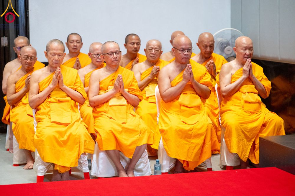 ภาพ No.332371:วันเสาร์ที่ 6 มิถุนายน พ.ศ.2569 พิธีต้อนรับสัญญาบัตร พัดยศ พระราชภาวนาวชิรวิเทศ วิ. ณ อุโบสถพระไตรปิฏก วัดพระธรรมกาย