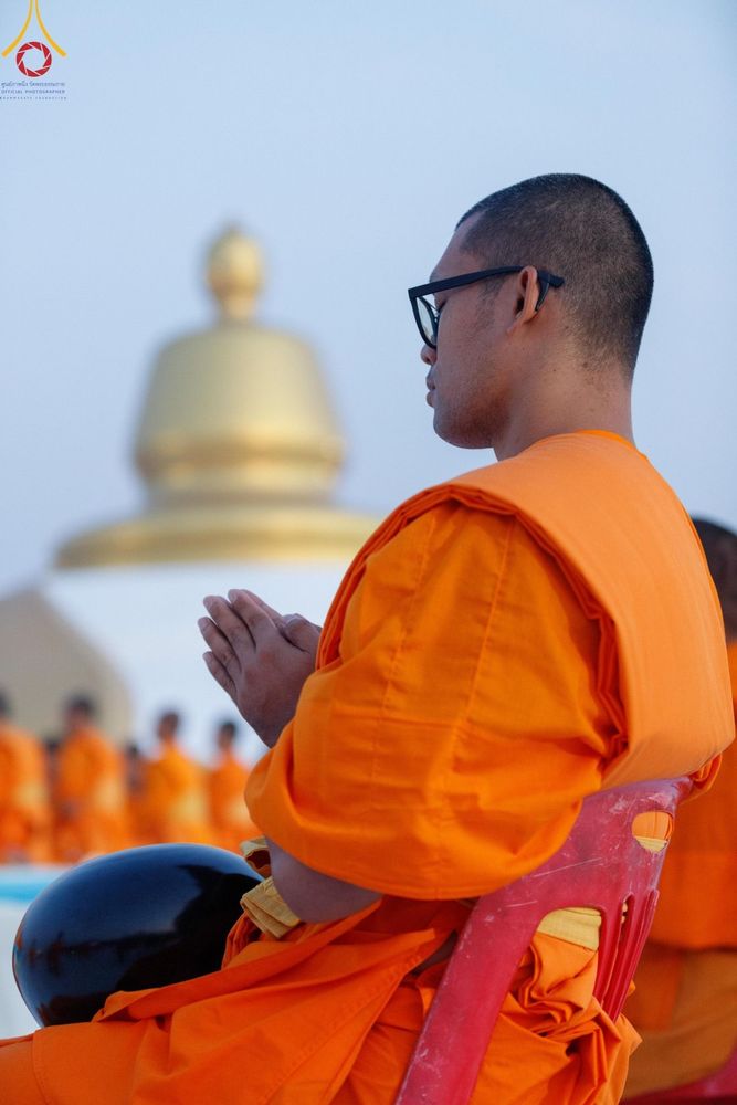 ภาพ No.201034:พิธีตักบาตรพระธรรมยาตรา ณ อนุสรณ์สถานลำดับที่ 5 สถานที่เผยแผ่วิชชาธรรมกายครั้งแรก อนุสรณ์สถานบางปลา วัดบางปลา อำเภอบางเลน จังหวัดนครปฐม ในโครงการธรรมยาตรา กตัญญูบูชา มหาปูชนียาจารย์ พระมงคลเทพมุนี(สด จนฺทสโร) พระผู้ปราบมาร อนุสรณ์สถาน 7 แห่ง ปีที่ 13