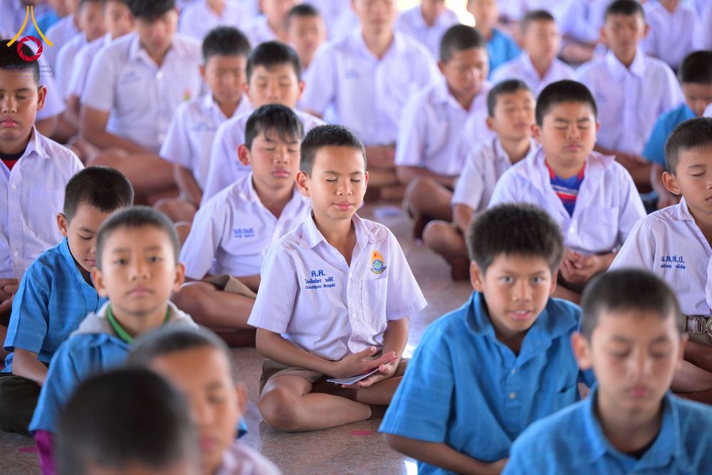 ภาพ No.274869:วันที่ 28 พฤศจิกายน พ.ศ. 2568 รวมพลังเด็กดี V-Star ผู้นำฟื้นฟูศีลธรรมโลก ประจำปี 2568 จังหวัดอุบลราชธานี ณ วัดป่าอุบลแก้ว อ.วารินชำราบ จ.อุบลราชธานี