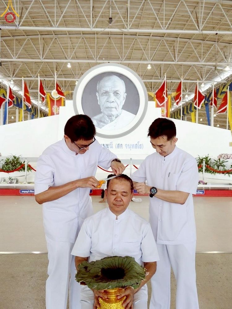 ภาพ No.223156:วันที่ 2 -10 พฤษภาคม พ.ศ. 2568 พิธีตัดปอยผม ปลงผม พิธีขอขมาลาอุปสมบทอุทิศชีวิต ของอุบาสก พิสิทธิ์ หมื่นแกล้ว  ณ วัดพระธรรมกาย