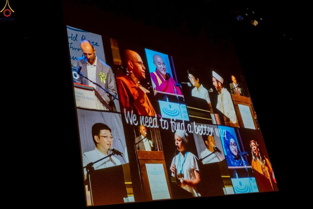 ภาพ No.249774:วันอาทิตย์ที่ 28 กันยายน พ.ศ. 2568 การปฏิบัติธรรมบูชาธรรม 108 ปี แห่งการบรรลุธรรมของหลวงปู่วัดปากน้ำ ได้จุดประทีปสันติภาพไปทั่วโลก และได้ร่วมเสวนาทางปัญญา เพื่อการขยายพระพุทธศาสนาวิชชาธรรมกายไปทั่วโลก  ในงาน HTC Newyork USA