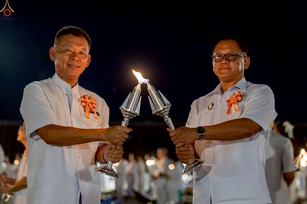 ภาพ No.253641:วันที่ 10 ตุลาคม พ.ศ. 2568 พิธีจุดประทีปบูชาพระผู้ปราบมาร, พิธีจุดประทีปบนพระมหาธรรมกายเจดีย์  20,000 ดวง เนื่องในวันคล้ายวันเกิดครบรอบ 141 ปี พระมงคลเทพมุนี (สด จนฺทสโร)