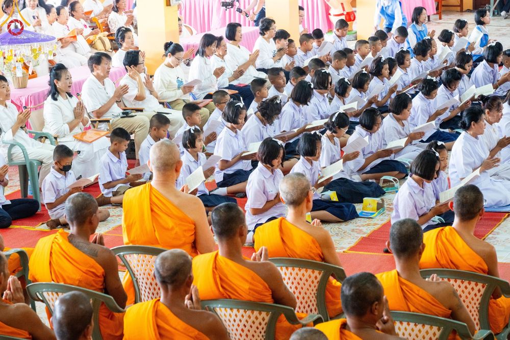 ภาพ No.192138:พิธีทอดผ้าป่าทำนุบำรุงศาสนสถาน ณ วัดนราภิรมย์ ตำบลนราภิรมย์ อำเภอบางเลน จังหวัดนครปฐม ในโครงการธรรมยาตรา กตัญญูบูชา มหาปูชนียาจารย์ พระมงคลเทพมุนี(สด จนฺทสโร) พระผู้ปราบมาร อนุสรณ์สถาน 7 แห่ง ปีที่ 13 วันที่ 9 มกราคม พ.ศ. 2568