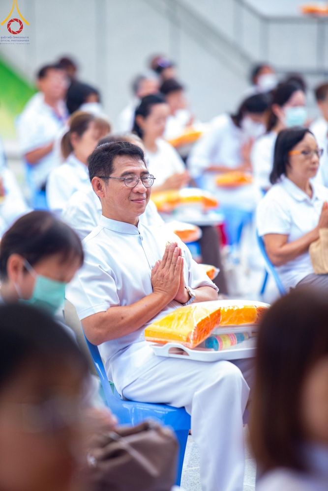 ภาพ No.122875:พิธีสวดพระพุทธมนต์ พิธีทอดผ้าบังสุกุล และพิธีถวายภัตตาหาร เป็นสังฆทานแด่พระภิกษุ สามเณร เนื่องในวันมหาปูชนียาจารย์ วันเสาร์ที่ 3 กุมภาพันธ์ พ.ศ. 2567 ณ หอฉันคุณยายอาจารย์ฯ วัดพระธรรมกาย