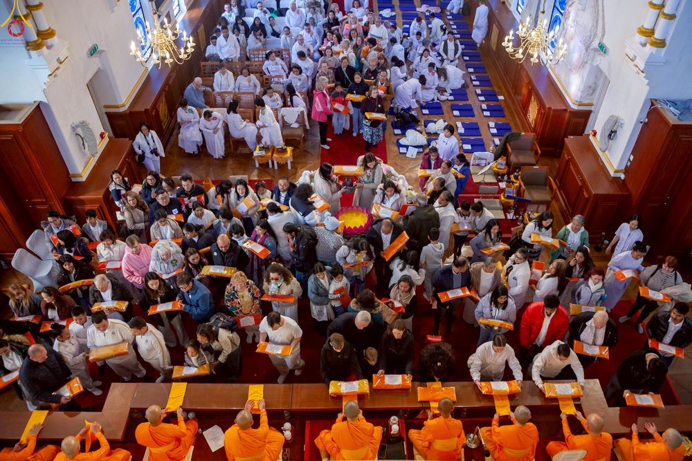 ภาพ No.270872:วันอาทิตย์ที่ 19 ตุลาคม พ.ศ. 2568 พิธีทอดกฐิน “หนึ่งไม่มีสอง” วัดพระธรรมกายนิวคาสเซิล เมืองนิวคาสเซิล ประเทศอังกฤษ 