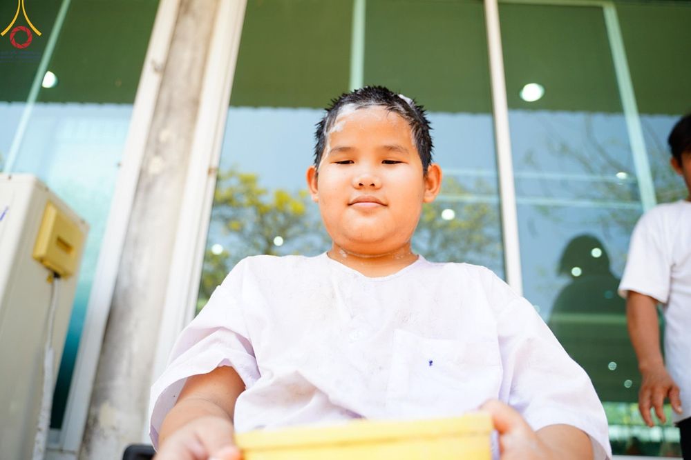 ภาพ No.134850:พิธีตัดปอยผม พิธีขอขมารับผ้าไตร พิธีบรรพชา และพิธีถวายบาตร ในโครงการบรรพชาสามเณร ฟื้นฟูพระพุทธศาสนาทั่วไทย  ณ ศูนย์ปฏิบัติธรรมและศูนย์อบรมเยาวชนเพชรบุรี ต.ท่าแลง อ.ท่ายาง จ.เพชรบุรี