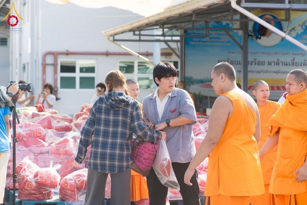 ภาพ No.273683:วันที่ 27 พฤศจิกายน พ.ศ. 2568 คณะศิษยานุศิษย์วัดพระธรรมกาย มูลนิธิธรรมกาย มอบอาหารและสิ่งของความช่วยเหลือให้พี่น้องชาวใต้ ผู้ประสบอุทกภัยน้ำท่วม
