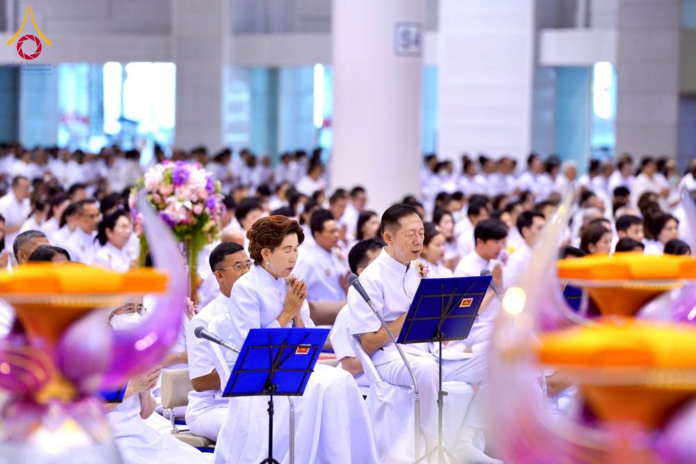ภาพ No.215308:วันอาทิตย์ต้นเดือนที่ 6 เมษายน พ.ศ. 2568 พิธีบูชาข้าวพระ สภาธรรมกายสากล วัดพระธรรมกาย