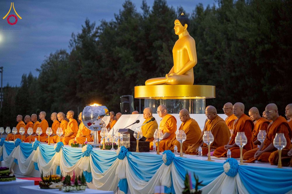 ภาพ No.266110:วันพุธที่ 5 พฤศจิกายน พ.ศ. 2568 (วันพระ ขึ้น 15 ค่ำ เดือน 12) พิธีจุดประทีปโคมลาน, โคมลอย และลอยกระทง ถวายประทีปเป็นพุทธบูชา สร้างความสว่างไสวให้กับแผ่นดินด้วยแสงธรรม ณ พุทธอุทยานนานาชาติ จังหวัดหนองคาย
