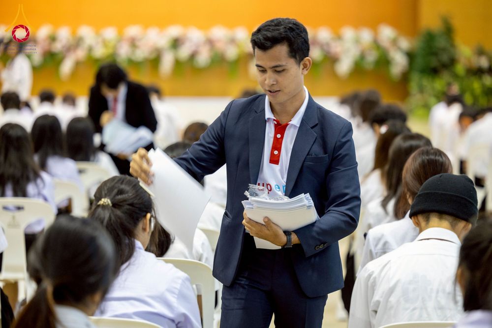 ภาพ No.273304:วันที่ 23 พฤศจิกายน พ.ศ. 2568 การสอบตอบปัญหาธรรมะ ทางก้าวหน้า "ระดับอุดมศึกษา" ณ ห้องแก้วสารพัดนึก 1 สภาธรรมกายสากล วัดพระธรรมกาย จ.ปทุมธานี