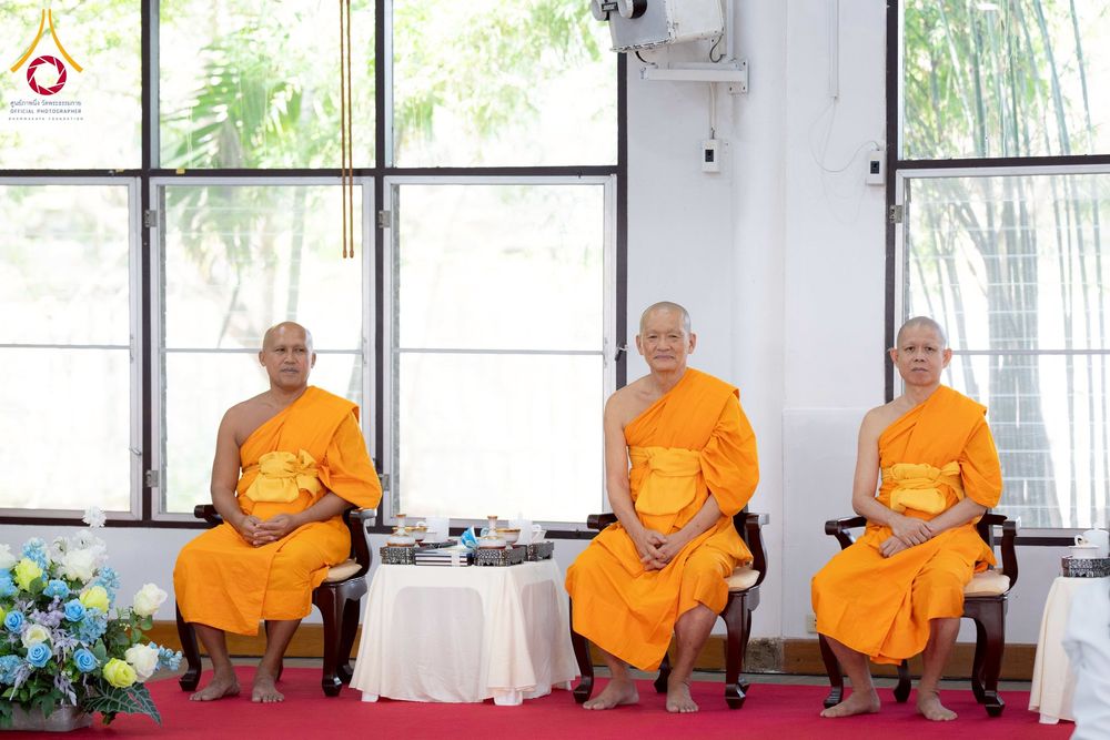 ภาพ No.276695:วันเสาร์ที่ 6 ธันวาคม พ.ศ. 2568 พิธีมุทิตาสักการะ เนื่องในโอกาสที่พระเดชพระคุณพระพรหมดิลก เจ้าอาวาสวัดสามพระยา วรวิหาร เมตตาเป็นประธานในพิธีตั้งฐานานุกรมใน พระราชวิเทศวชิรเวที (บัณฑิต วรปญฺโญ) ผู้ช่วยเจ้าอาวาสวัดพระธรรมกาย (ไวโรจน์ วิโรจโน) ผู้ช่วยเจ้าอา