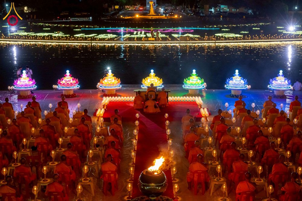 ภาพ No.266305:วันพุธที่ 5 พฤศจิกายน พ.ศ. 2568 (วันพระ ขึ้น 15 ค่ำ เดือน 12) พิธีลอยกระทงธรรม  ณ สระมหาเศรษฐีทะเลบุญ มหาวิหารพระมงคลเทพมุนี วัดพระธรรมกาย จ.ปทุมธานี
