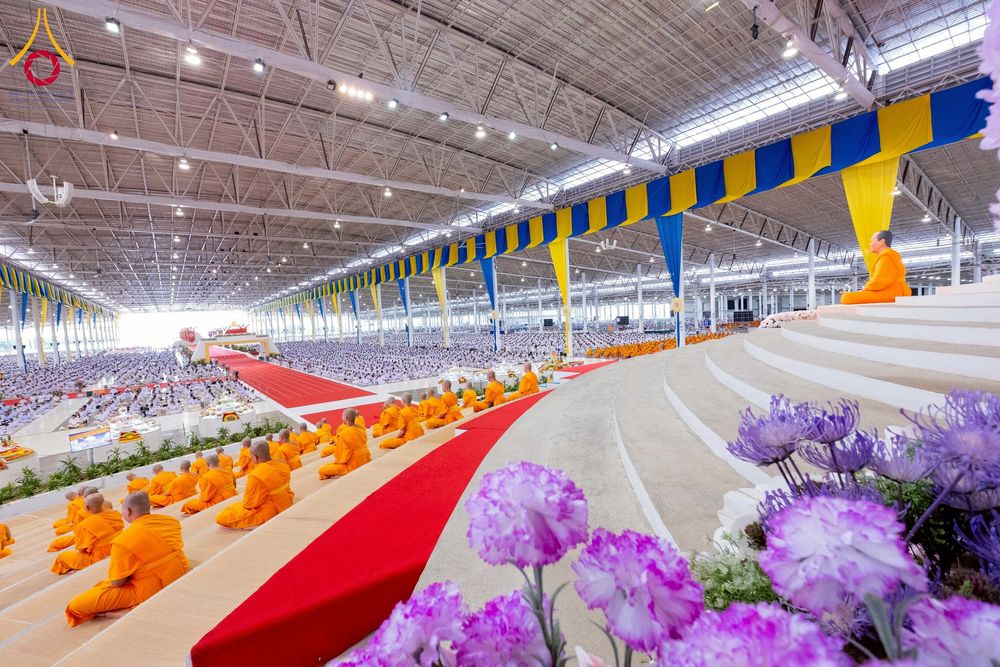 ภาพ No.264309:วันอาทิตย์ที่ 2 พฤศจิกายน พ.ศ. 2568 พิธีบูชาข้าวพระ ณ สภาธรรมกายสากล วัดพระธรรมกาย