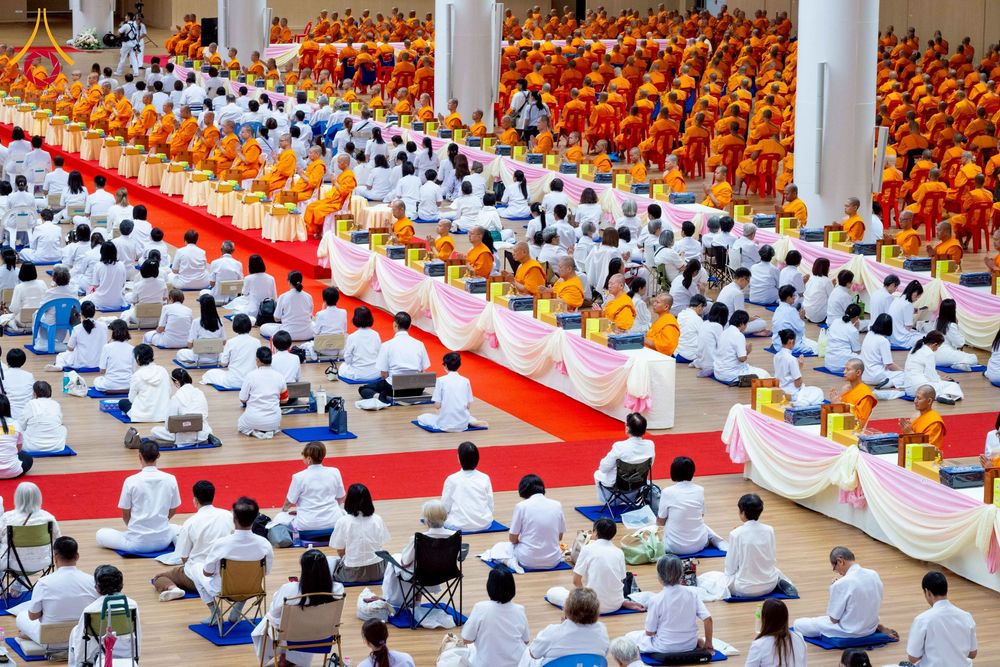 ภาพ No.272879:วันอาทิตย์ที่ 23 พฤศจิกายน พ.ศ.2568 พิธีมุทิตาสักการะ พระมหาเถระและพระเถระ ประจำปีพุทธศักราช 2568 ณ ห้องแก้วสารพัดนึก 2 สภาธรรมกายสากล  วัดพระธรรมกาย