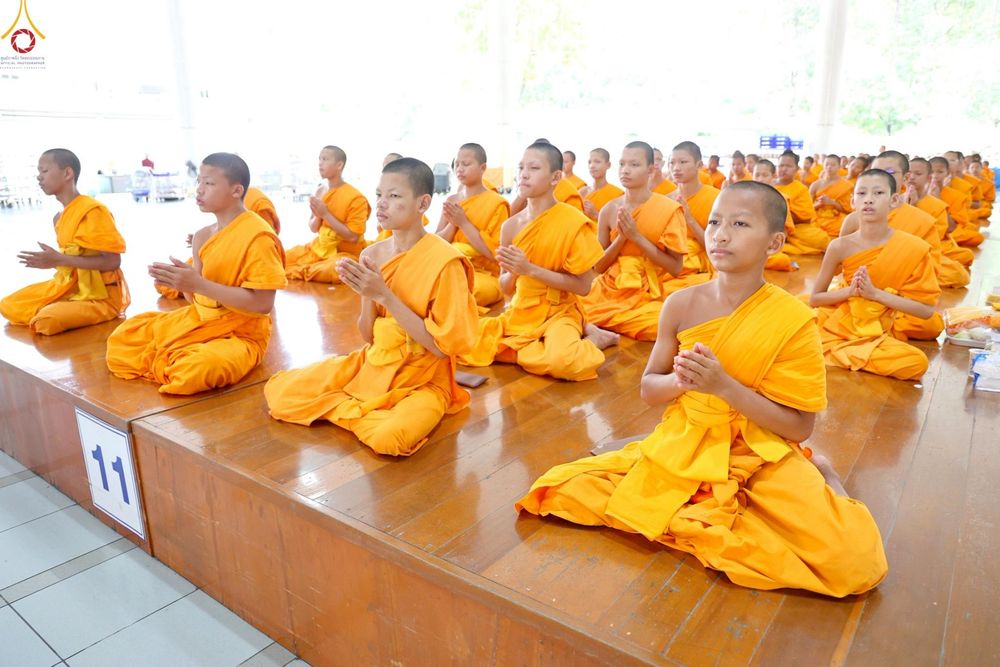 ภาพ No.247005:วันที่ 20 กันยายน พ.ศ. 2568 พิธีถวายเมนูสวรรค์เพื่อการบรรลุธรรม ณ หอฉันคุณยายอาจารย์ฯ วัดพระธรรมกาย