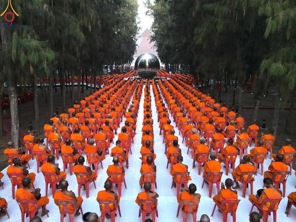 ภาพ No.107383:พิธีตักบาตรพระธรรมยาตราฯ ในโครงการธรรมยาตรากตัญญูบูชา มหาปูชนียาจารย์ พระมงคลเทพมุนี(สด จนฺทสโร) พระผู้ปราบมาร ปีที่ 12 ณ อนุสรณ์สถานมหาวิหารพระมงคลเทพมุนี อ.สองพี่น้อง จ.สุพรรณบุรี วันที่ 7 มกราคม พ.ศ. 2567