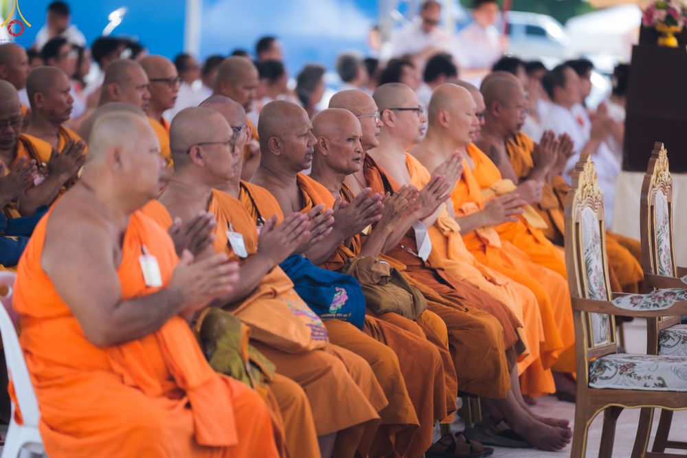 ภาพ No.331390:วันที่ 31 พฤษภาคม พ.ศ.2569 พิธีทอดผ้าป่าและตอกเสาเข็มมงคลต้นแรก องค์พระเจดีย์เพื่อสร้างสันติภาพโลก  ณ ธุดงคสถานพัฒนานิคม จังหวัดลพบุรี