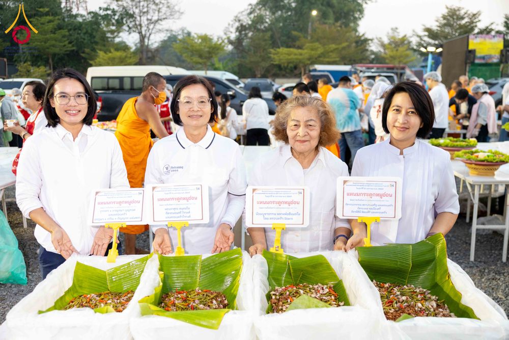 ภาพ No.295492:วันที่ 16 มกราคม พ.ศ. 2569 พิธีถวายภัตตาหารเป็นสังฆทาน แด่พระธรรมยาตรา ณ วัดโบสถ์บน ต.บางคูเวียง จ.นนทบุรี อนุสรณ์สถานลำดับที่ 4 สถานที่เกิดด้วยกายธรรม ในโครงการธรรมยาตรา กตัญญูบูชา มหาปูชนียาจารย์ พระมงคลเทพมุนี(สด จนฺทสโร) พระผู้ปราบมาร อนุสรณ์สถาน 7 แ