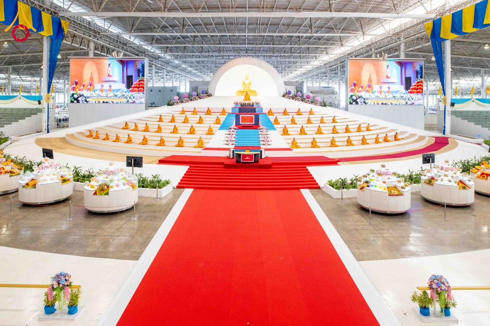 ภาพ No.318332:วันอาทิตย์ต้นเดือนที่ 5 เมษายน พ.ศ.2569 พิธีบูชาข้าวพระ ณ สภาธรรมกายสากล วัดพระธรรมกาย