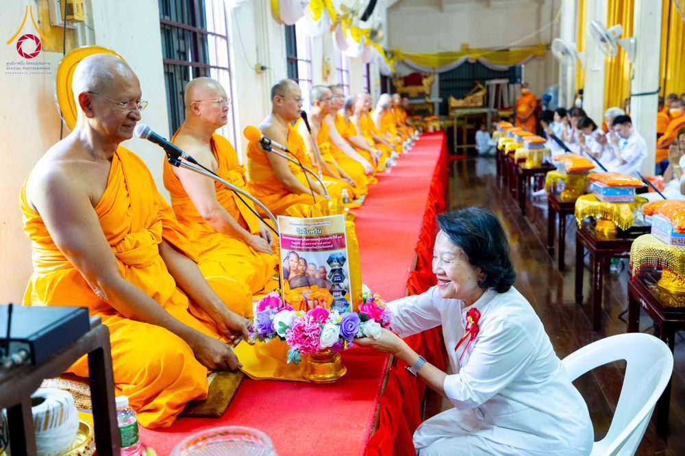 ภาพ No.298901:วันที่ 16 มกราคม พ.ศ. 2569 พิธีทอดผ้าป่าทำนุบำรุงศาสนสถาน ณ วัดอัมพวัน ต.บางม่วง อ.บางใหญ่ จ.นนทบุรี ในโครงการธรรมยาตรา กตัญญูบูชา มหาปูชนียาจารย์ พระมงคลเทพมุนี(สด จนฺทสโร) พระผู้ปราบมาร อนุสรณ์สถาน 7 แห่ง ปีที่ 14