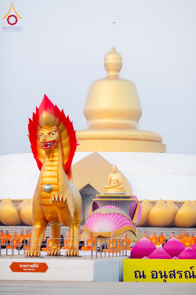 ภาพ No.299792:วันที่ 19 มกราคม พ.ศ.2569 พระธรรมยาตราปฏิบัติธรรมและถ่ายภาพหมู่ประวัติศาสตร์ ณ อนุสรณ์สถานลำดับที่ 5 สถานที่เผยแผ่วิชชาธรรมกายครั้งแรก  อนุสรณ์สถานบางปลาวัดบางปลา อ.บางเลน จ.นครปฐม ในโครงการธรรมยาตรา กตัญญูบูชา มหาปูชนียาจารย์ พระมงคลเทพมุนี(สด จนฺทสโร) 